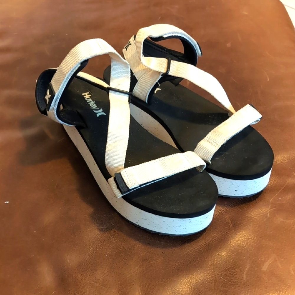 Hurley Women's Black and Cream Sandals size 10 cute